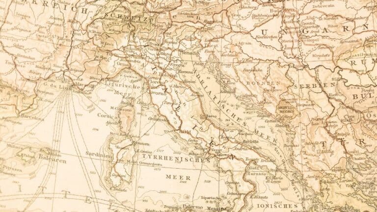 Economic History: The Great Divergence, Convergence, and Beyond